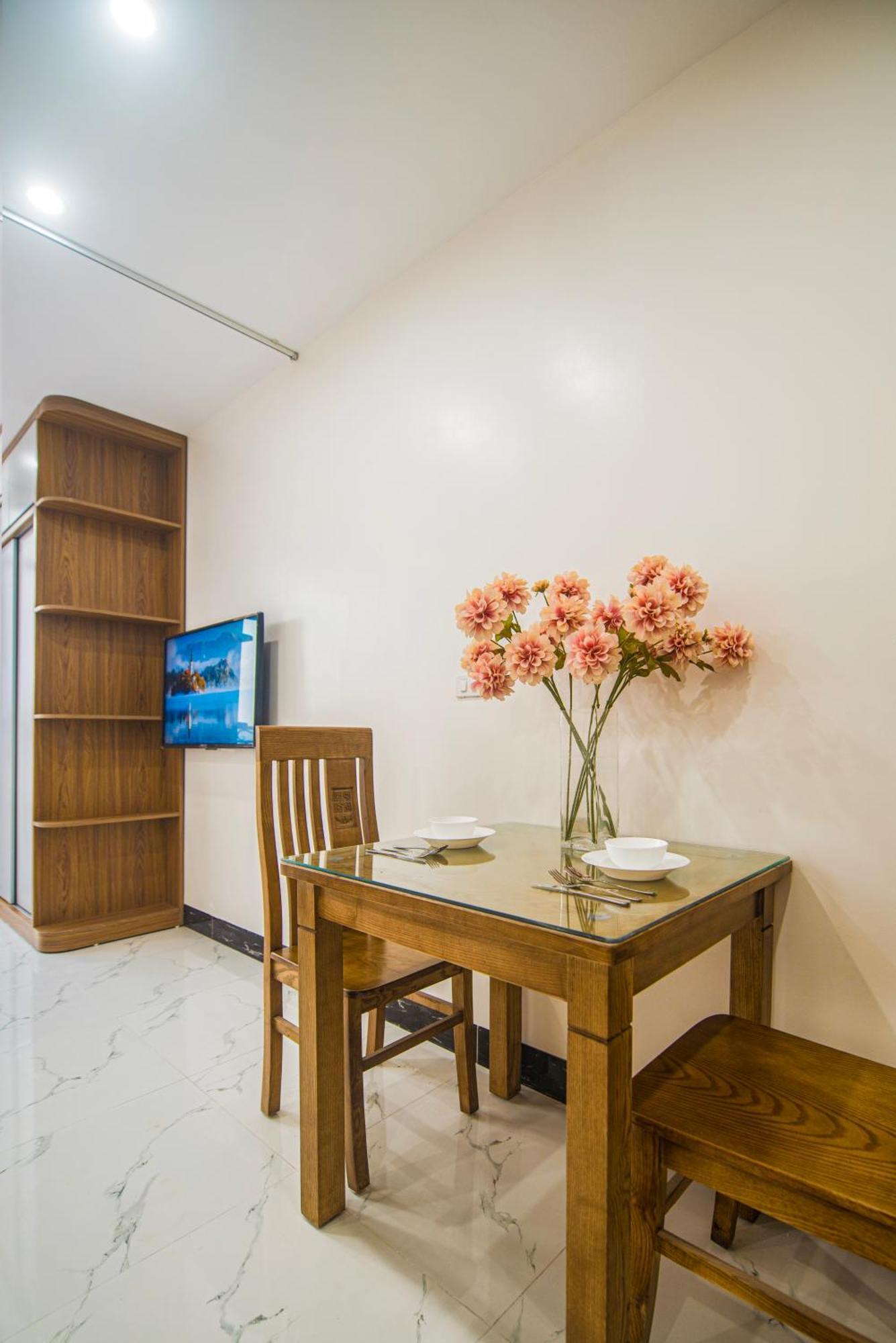 Lily - Confetti Nguyen Cong Tru Hà Nội